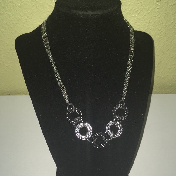 Lia Sophia Necklace silver & great good condition. - Picture 8 of 12